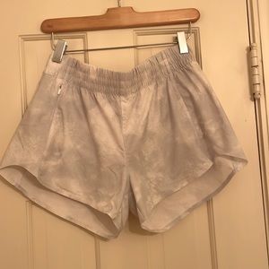 Athleta Printed Hustle Short 3”